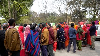 मिटरब्याजपीडित भन्छन् : ‘गाउँ फर्के बैंकले समात्छ, साहूले मार्छ’