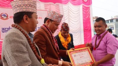 समय अगाभै निर्माण सम्पन्न गर्ने निर्माण ब्यवसायी शेर्पा सम्मानित