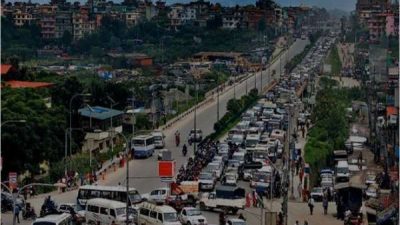 कोटेश्वरमा बसले ट्राफिक प्रहरीलाई ठक्कर दियो, आईसीयूमा उपचार हुँदै