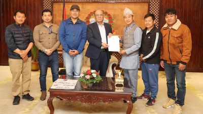 धरानका मेयर हर्क साम्पाङले भेटे प्रधानमन्त्री