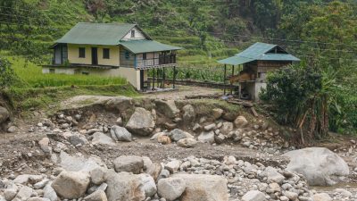 संखुवासभामा बाढीले ३ घर बगायो, विभिन्न स्थानमा क्षति,  (तस्बिर सहित)