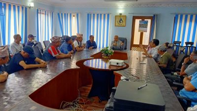 टोखामा खानेपानी समस्याबाट मुक्ति गराउन दवाव दिदै मेयर अधिकारी सहीतका टोली केयूकेलमा , काम नभए आन्दोलन गर्ने चेतावनी