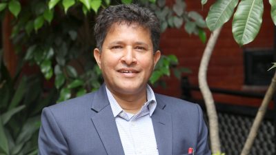 साइन्स पढेर पर्यटन क्षेत्रमा ३० वर्ष बिताएका पाण्डेको विकासका लागि टान हाँक्ने चाहना