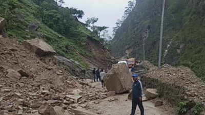 कर्णाली राजमार्गमा निरन्तर पहिरो, पन्छाउन सकस