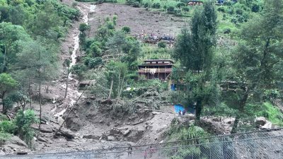 पहिरोमा परेका तीन जना बालबालिकाको अवस्था अझै अज्ञात