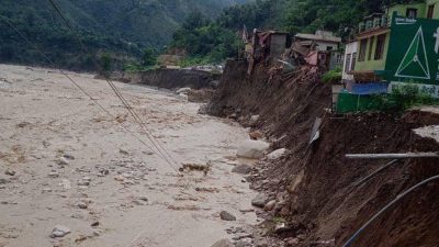 बाढीपहिरोका कारण अवरुद्ध छन् यी राजमार्ग