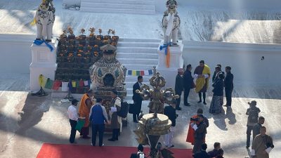 बौद्धनाथमा भुटानी नरेश