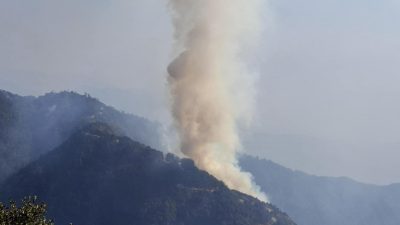 काभ्रेको महाभारत जङ्गलमा लागेको आगलागी अझै नियन्त्रणमा आएन