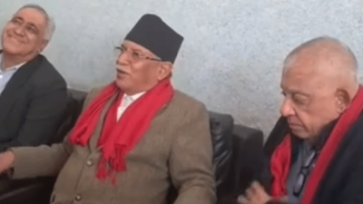 शशांक र चन्द्र भण्डारीलाई दायाँबायाँ राखेर प्रचण्डले भने- यो सरकार लामो जाँदैन
