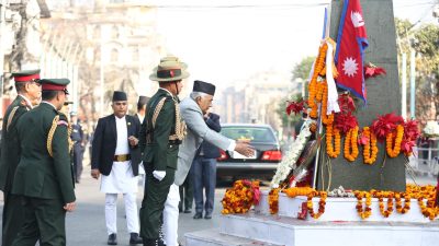 राष्ट्रपति रामचन्द्र पौडेलद्वारा पृथ्वीनारायण शाहको शालिकमा माल्यार्पण (तस्बिरहरु)
