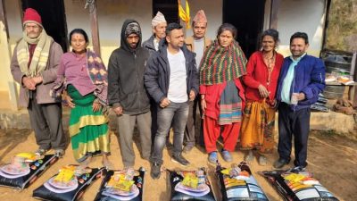 समाजसेवी प्रकाश लामिछानेद्वारा तान्द्राङ्ग मा खाद्यान्न वितरण