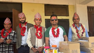 समाजसेवी प्रकाश लामिछाने द्वारा प्रभात मा.वि. धावामा शैक्षिक सामग्री वितरण