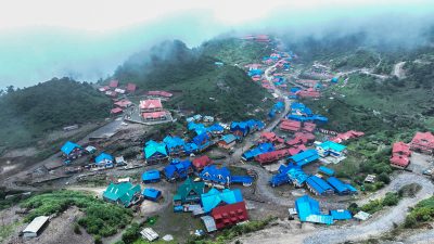 कालिञ्चोकको फेदीमा रहेको कुरी बजार( फोटो फिचर )