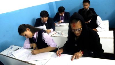 ७३ वर्षीया वृद्धाले दिइन् कक्षा १२ को परीक्षा