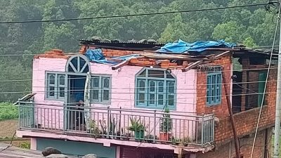 हावाहुरीले मर्भुङ्गमा घरको छाना उडाउँदा ४५ हजारको क्षति