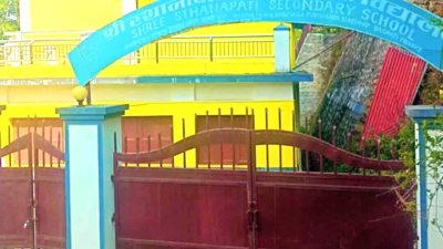 विद्यार्थीलाई बाहिर निकालेर जनप्रतिनिधिले नै गरे विद्यालयमा तालाबन्दी