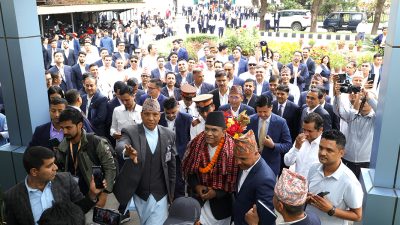 गभर्नर पदमा आखिर के छ ?