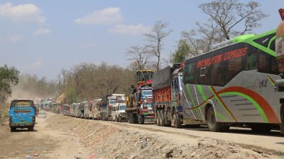 बुटवल-नारायणगढ सडक अवरुद्ध, वैकल्पिक बाटो प्रयोग गर्न प्रहरीको अनुरोध