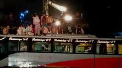 नवलपरासीमा यात्रुबाहक बस बगायाे, ४० यात्रुकाे उद्दार