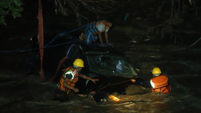विष्णुमतीमा कसरी खस्यो कार, चालक कसरी बाहिर निस्किए ?