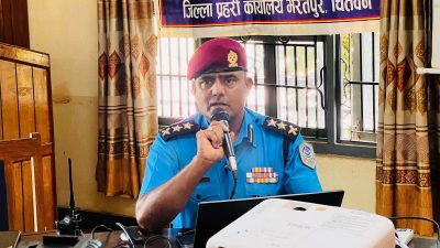 हराएका मोबाइल खोज्दै बुझाउँदै चितवन प्रहरी, २६ थान मोबाइल हस्तान्तरण