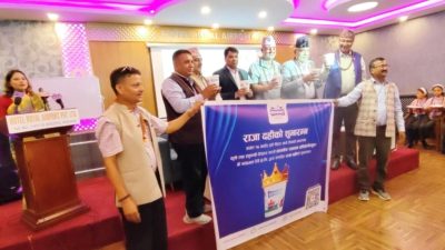 म​न्त्री अधिकारीस​हित​ ढ​काल​ र​ दाहाल​ले ग​रे “राजा द​हि” सार्व​ज​निक