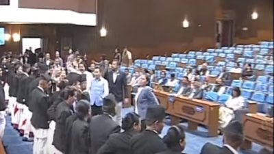 रास्वपाले वेल घेरेर नाराबाजी गरेपछि प्रतिनिधि सभाको बैठक स्थगित