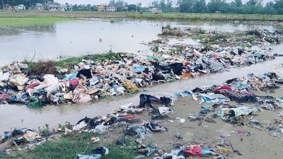 थुपारेको फोहोर बगाएर घरखेतमा पुगेपछि स्थानीय आक्रोसित
