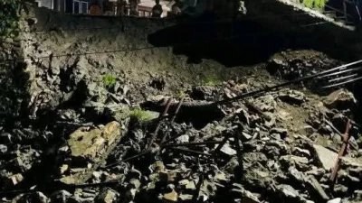 टोखामा वाल भत्किँदा झोर हुँदै नुवाकोट जाने बाटो अवरुद्ध, यो…