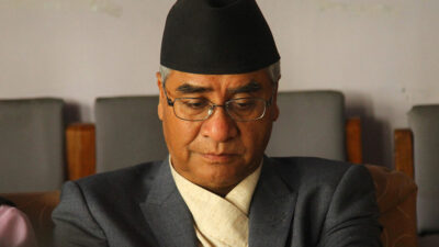 एक महिनासम्म सार्वजनिक नभएका देउवा  सम्मानजनक बहिर्गमनको खोजी