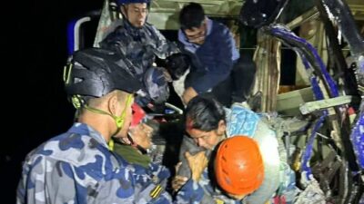 गौरबाट काठमाडौंतर्फ गइरहेको बसबस दुर्घटना, ३३ जना घाइते