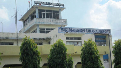 आक्रोशित युवा समूहले सिमरा विमानस्थलको गेट तोड्यो