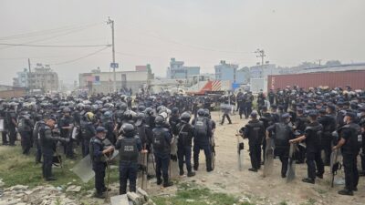 मनोहरा क्षेत्रको सुकुम्बासी बस्ती हटाउन ठूलो संख्यामा प्रहरी परिचालन